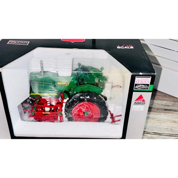 Rare Oliver Row Crop 77 Gas 1/16 Scale Narrow Front with Cultivator - Picture 3 of 6